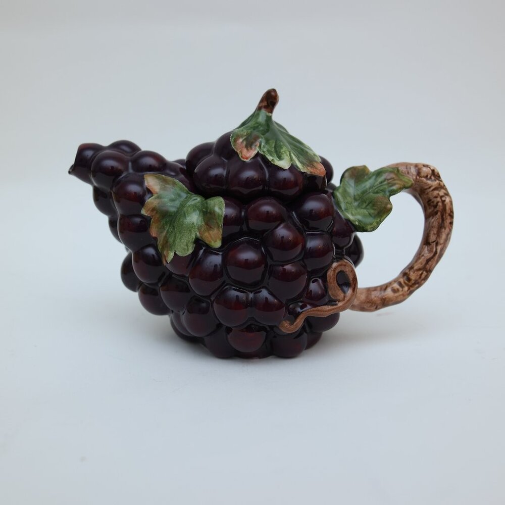 Ceramic teapot, Grapes